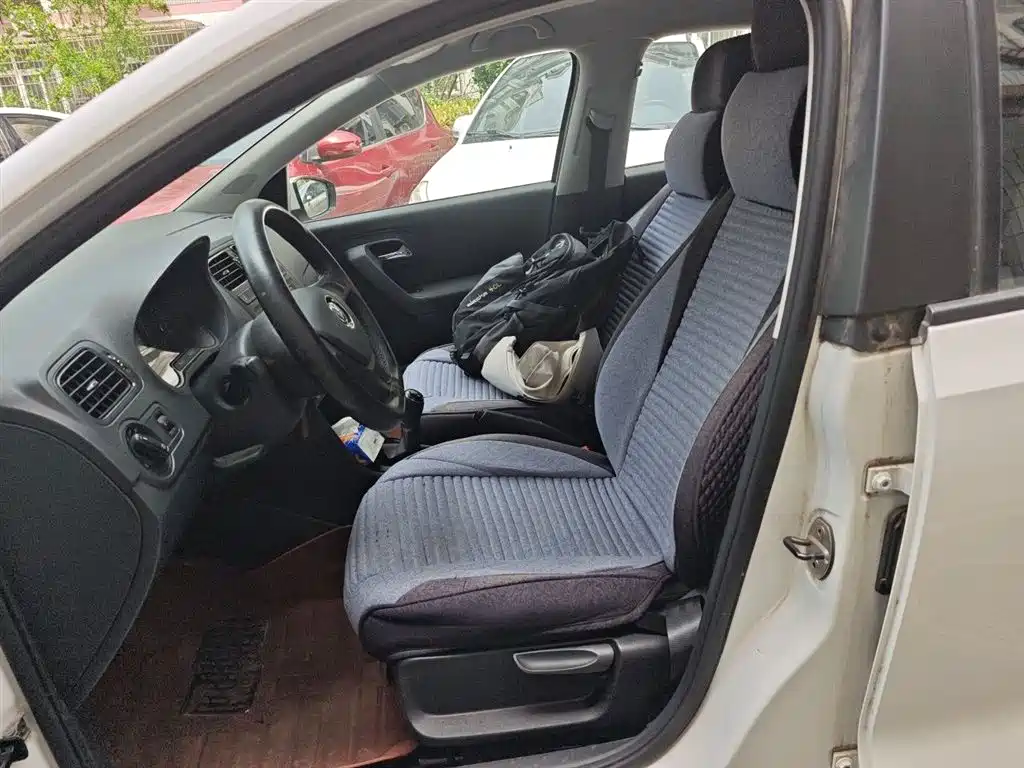 Volkswagen Polo 2018 1.5L Manual Safe Drive фото 11