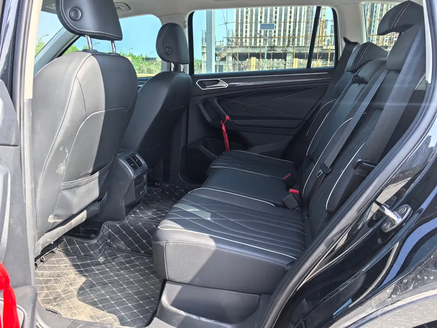 Volkswagen Tiguan L 2025 330TSI Automatic 2WD R-Line Dragon Glory Edition фото 6