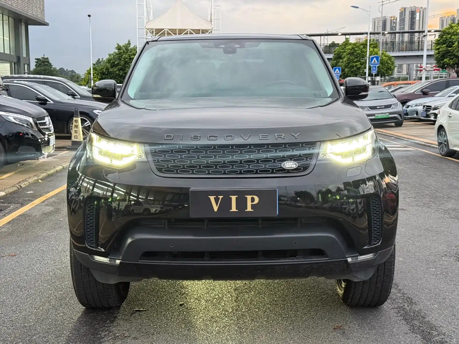Photo 2 - Land Rover Discovery