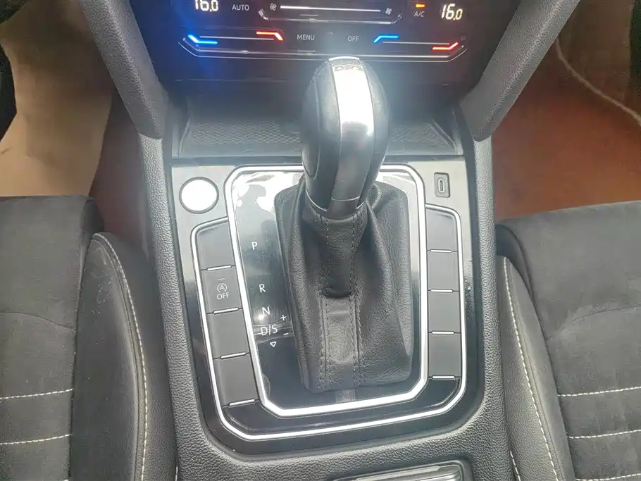 Volkswagen Magotan 2020 330TSI DSG Luxury фото 16