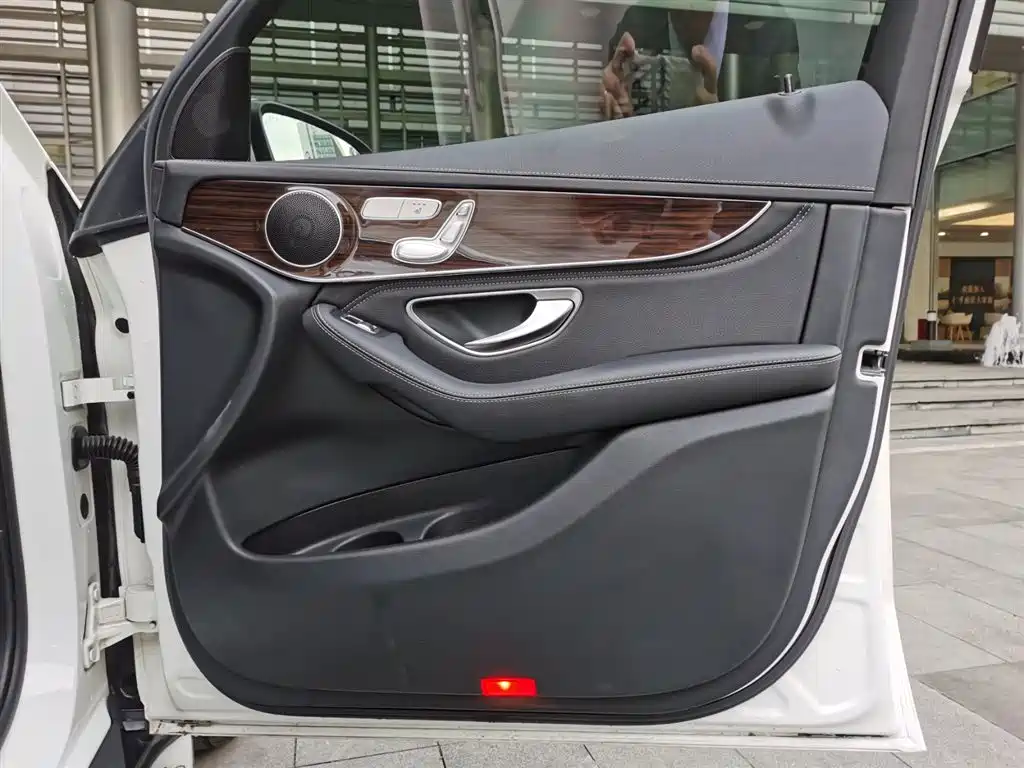 Mercedes-Benz GLC 2019 GLC 260 L 4MATIC Luxury фото 18