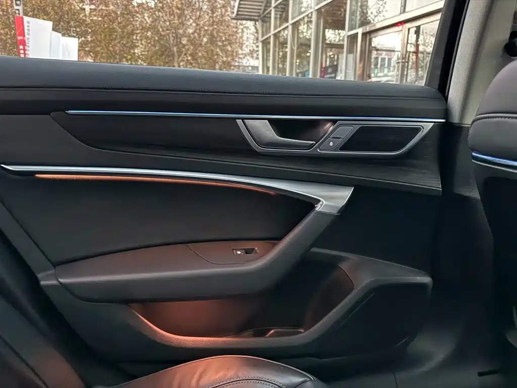 Audi A6L 2023 40 TFSI Luxury Elegance фото 30