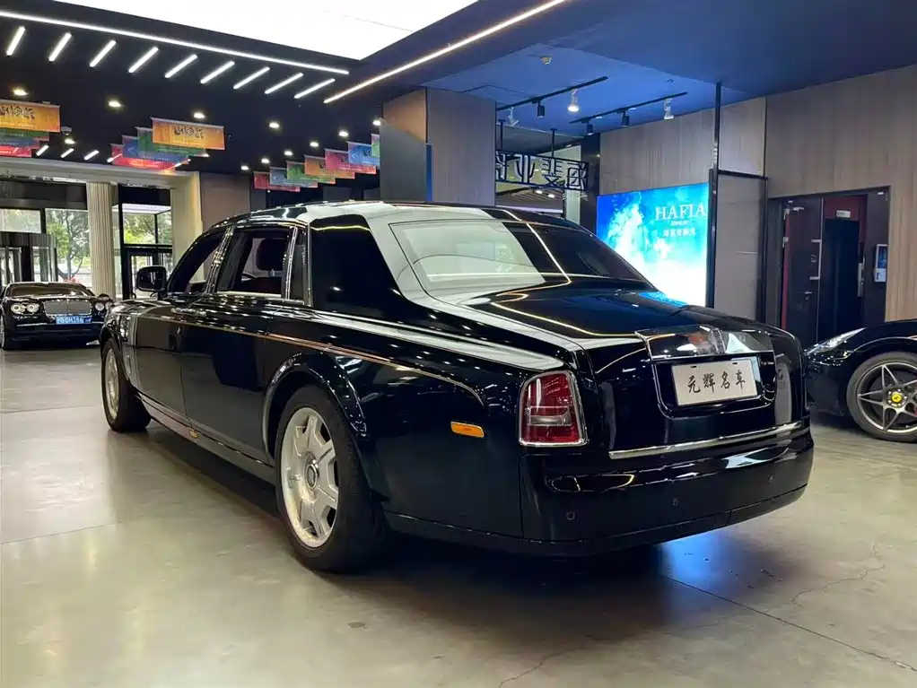 ROLLS-ROYCE PHANTOM