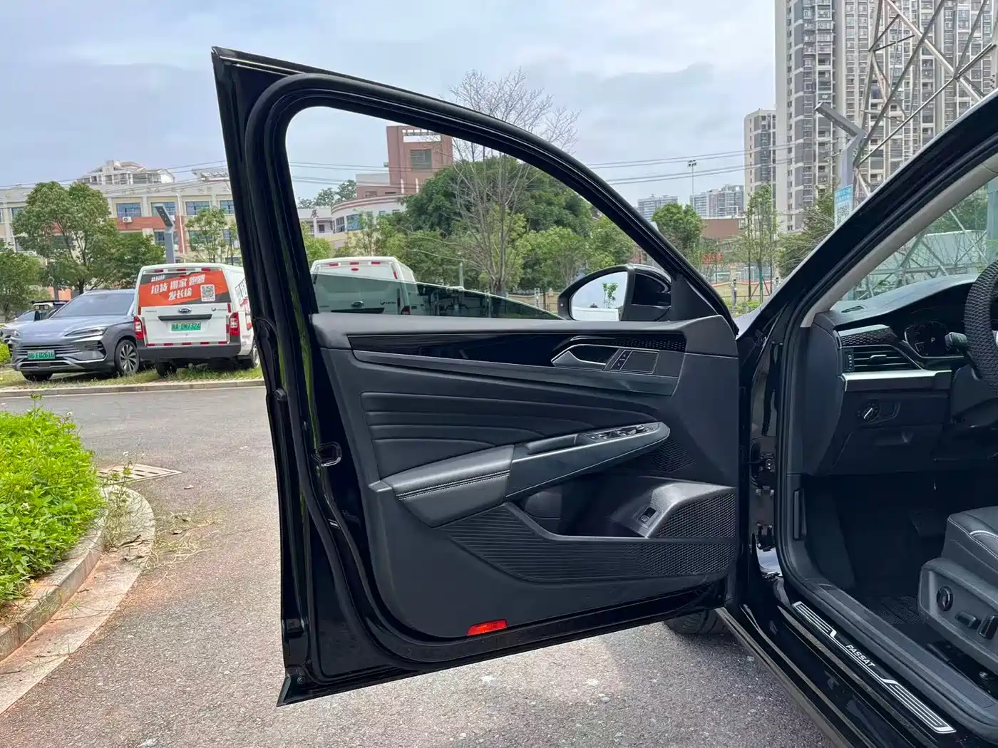 Volkswagen Passat 2023 Facelift 330TSI Starlight Elite Edition фото 11
