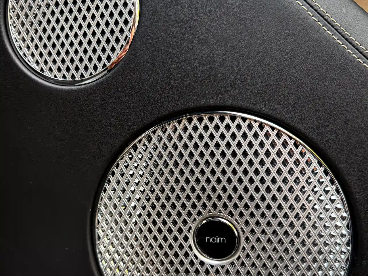 BENTLEY TIMYUE PLUG IN HYBRID