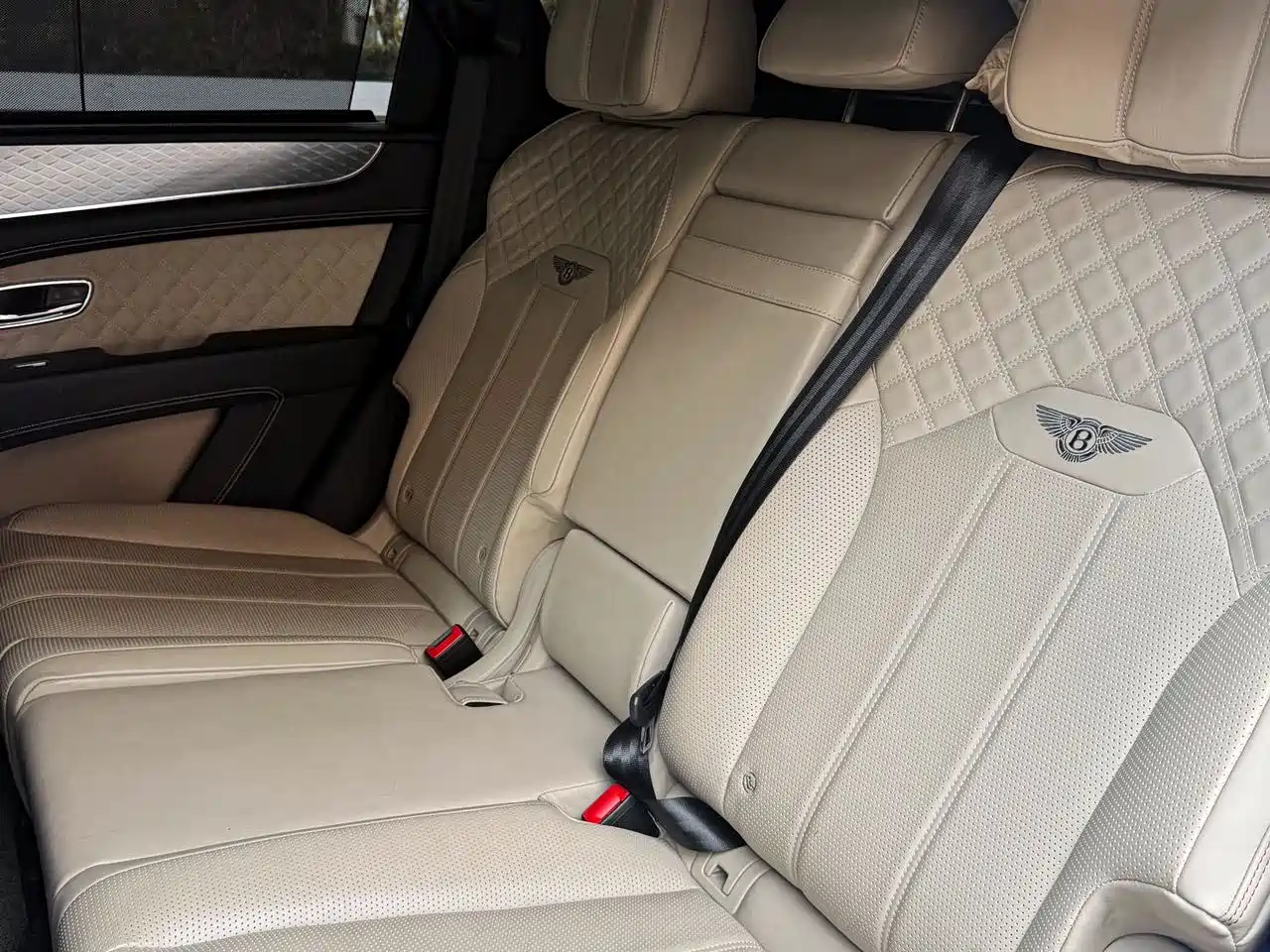 BENTLEY TIMYUE PLUG IN HYBRID