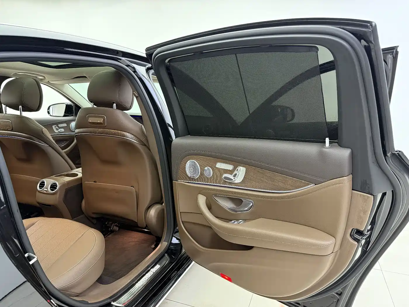 Mercedes-Benz E-Class 2020 E 300 L Luxury Model фото 17