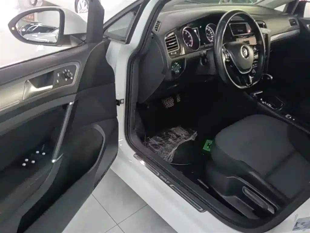 Volkswagen Golf 2018 230TSI Automatic Comfort фото 16