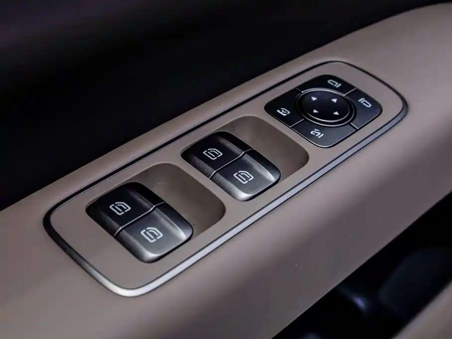 Li Auto i6 2025 2025 2WD Base Model