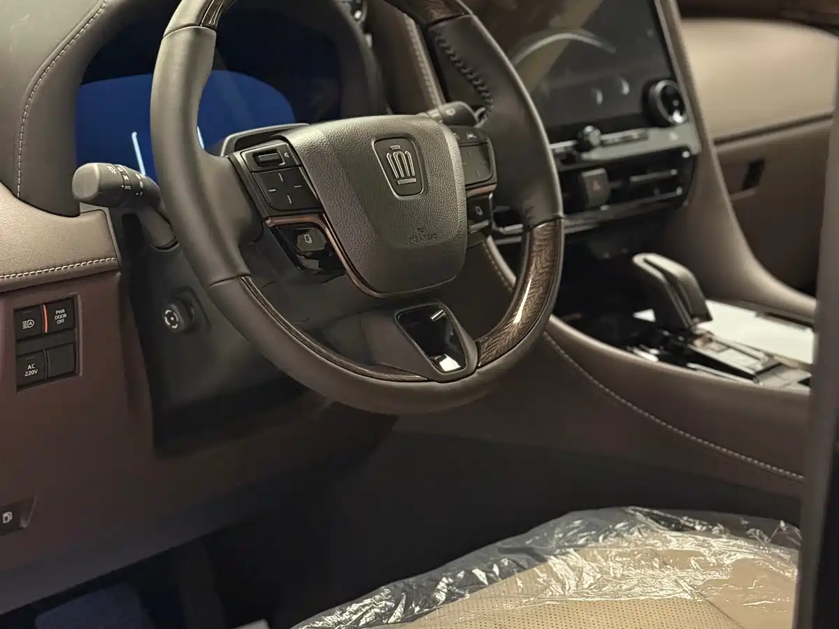 Toyota Vellfire 2024 Crown Hybrid 2.5L Executive Premium Edition фото 3