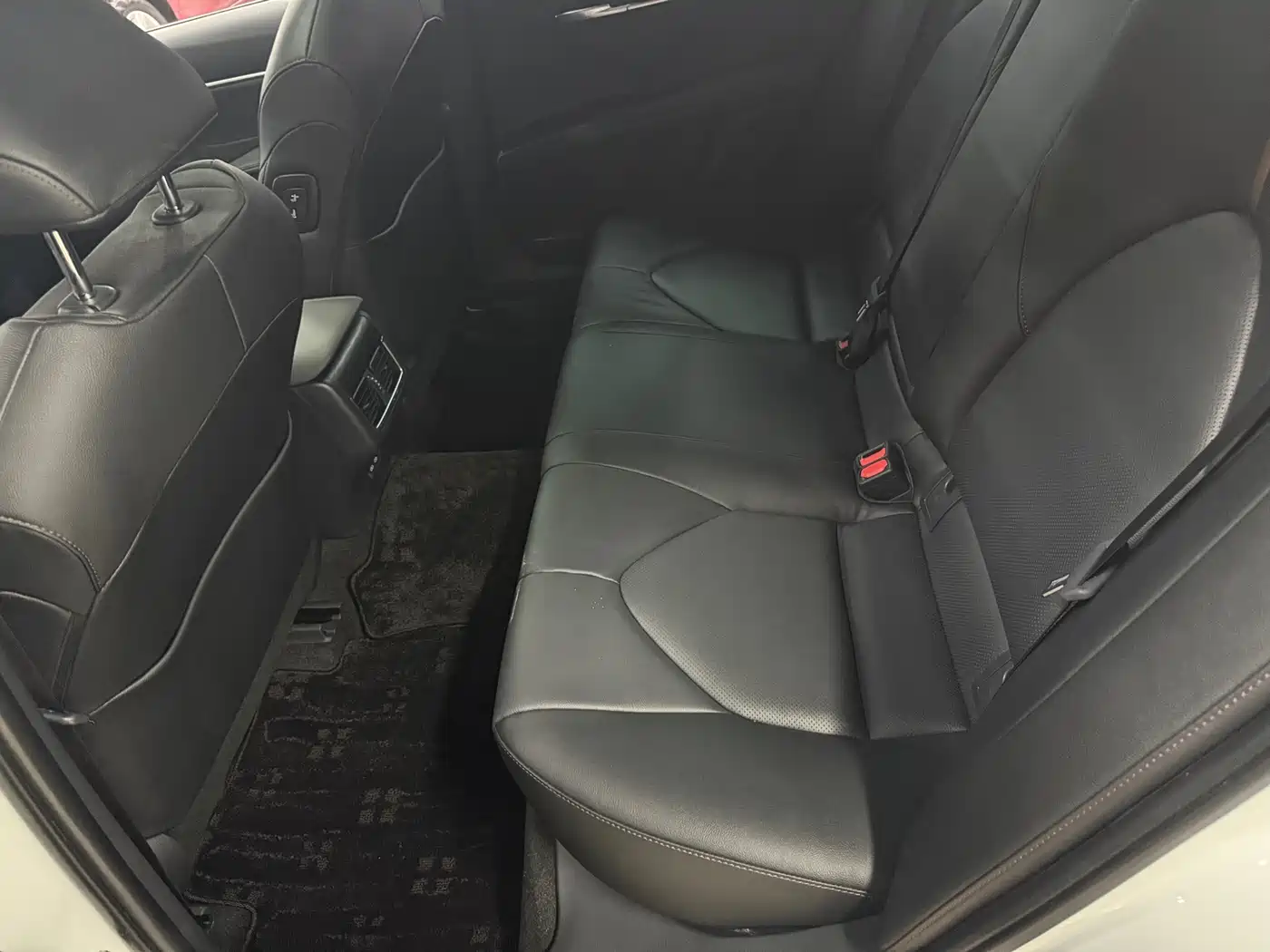 Toyota Camry 2023 2.0G Luxury Edition фото 8