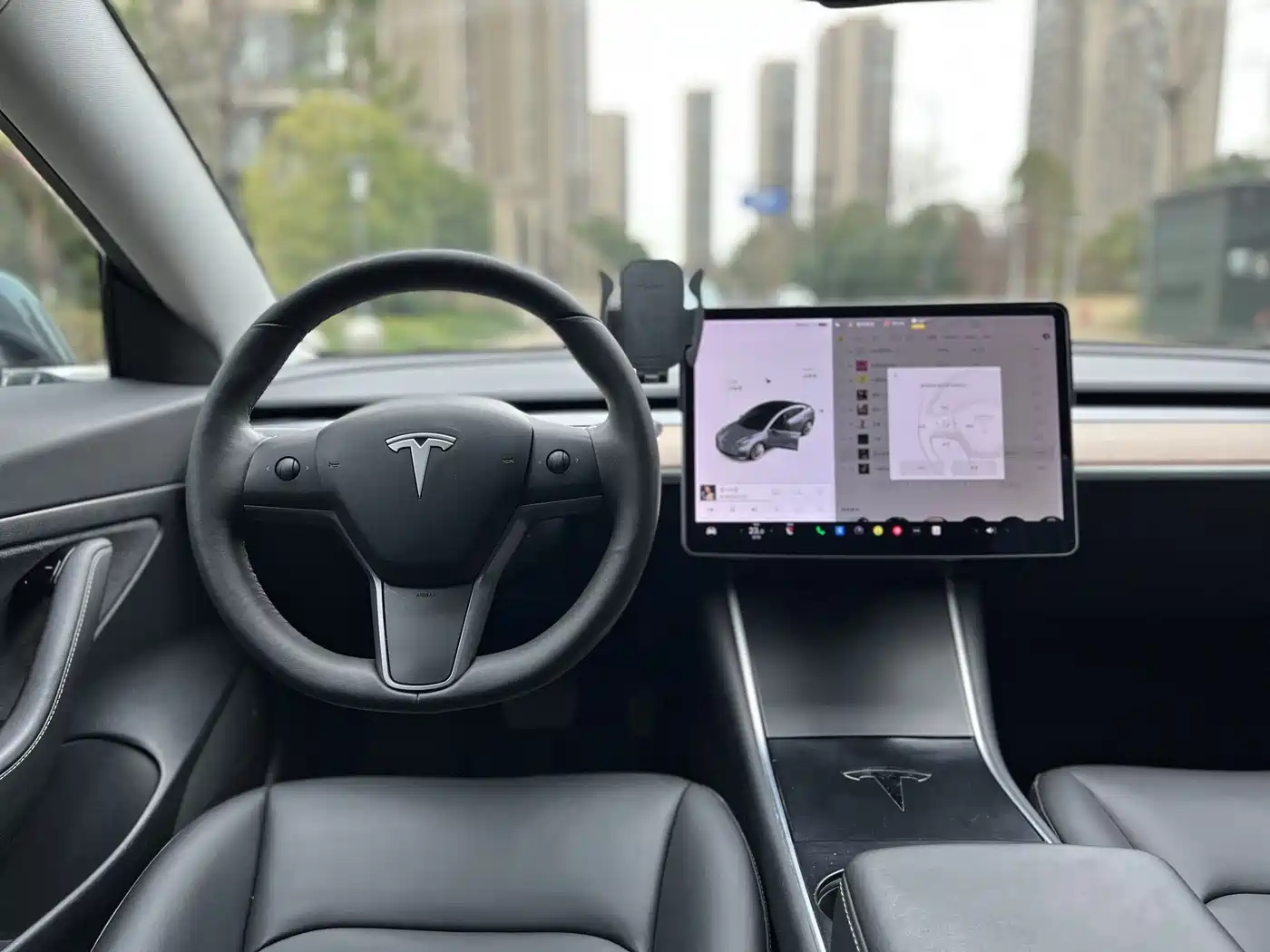 TESLA MODEL 3