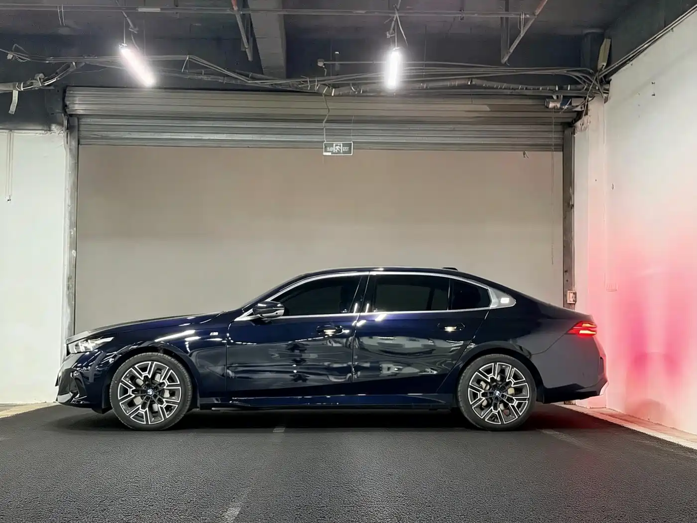 BMW 5 Series 2024 530Li Premium M Sport Package фото 4