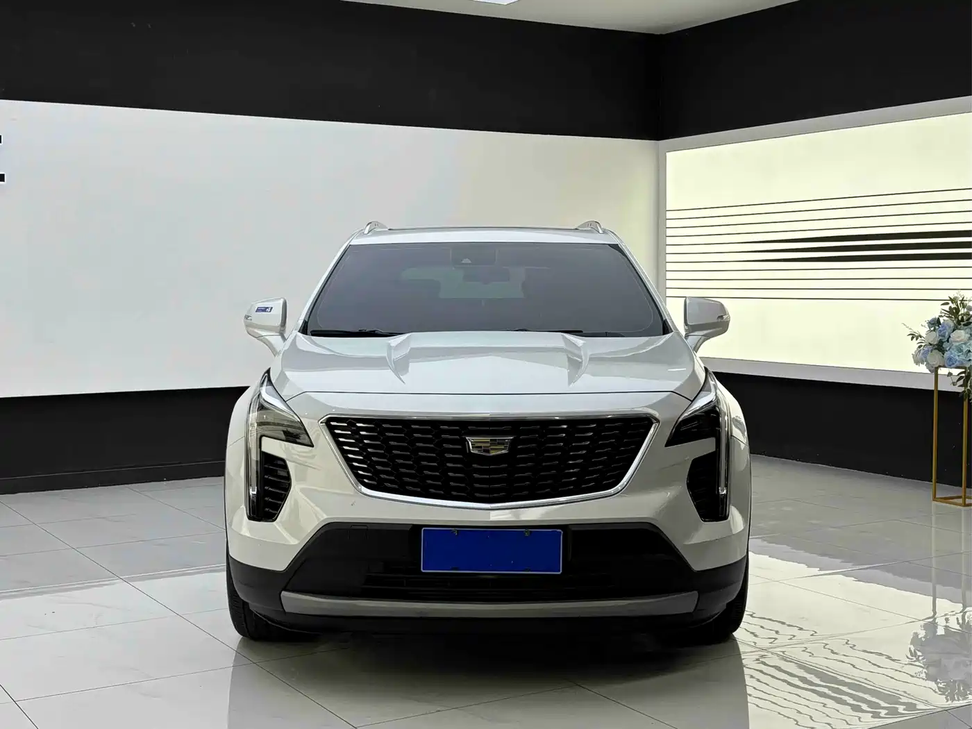 Cadillac XT4 2018 Model 28T 4WD Leading фото 2