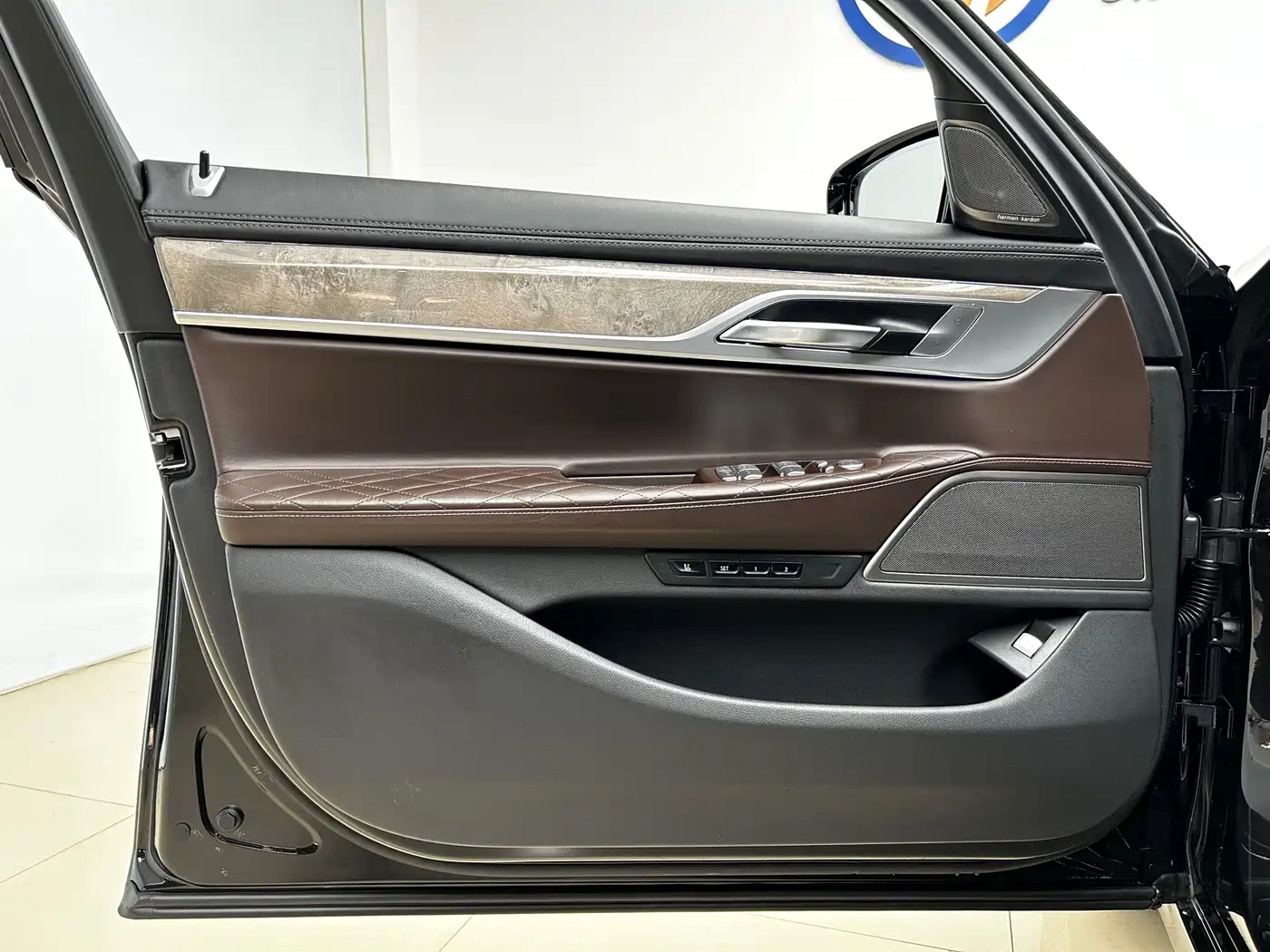 BMW 7 Series 2019 740Li Leading Luxury Package фото 4