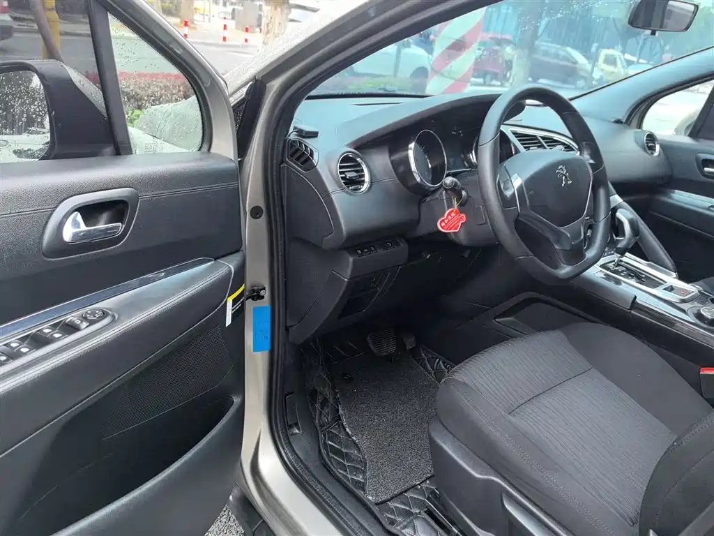 Peugeot 3008 2015 1.6THP Automatic Classic Edition фото 12