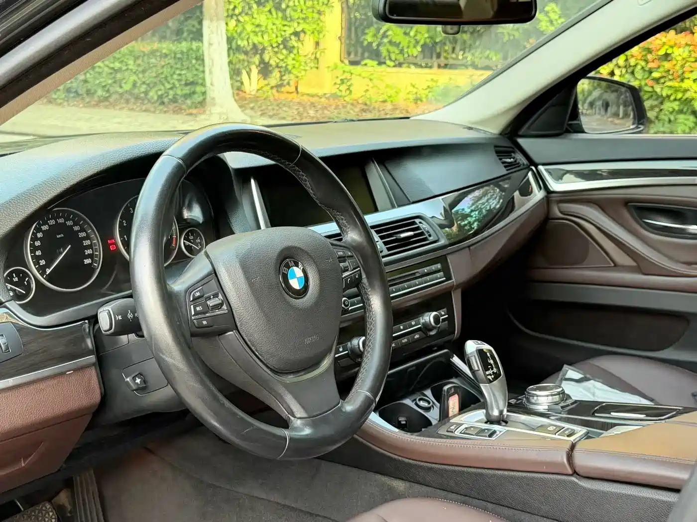 BMW 5 Series 2014 525Li Luxury Design Package фото 4