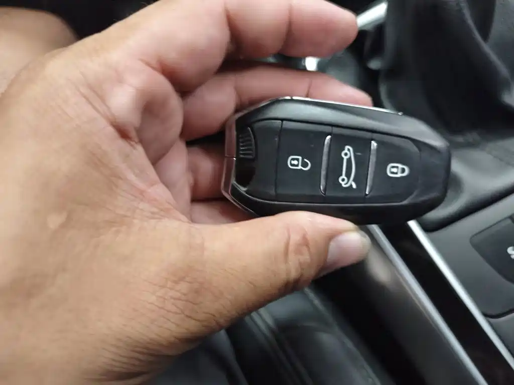 Фото 9 - Peugeot 408