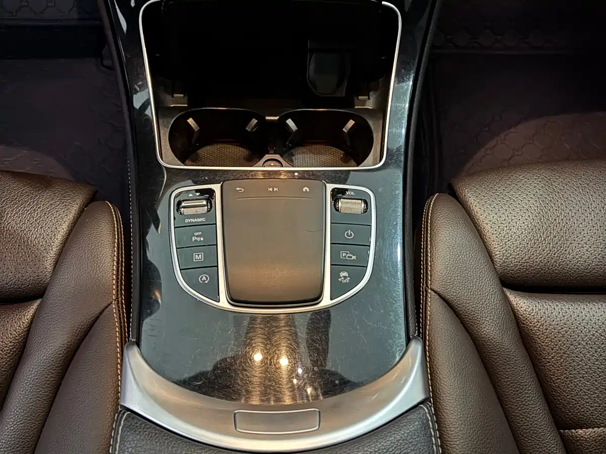 Mercedes-Benz GLC 2020 Facelift GLC 260 L 4MATIC Dynamic фото 12
