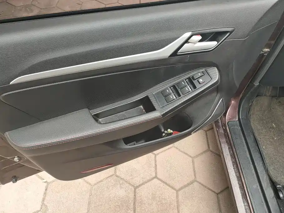 Фото 7 - Geely Vision
