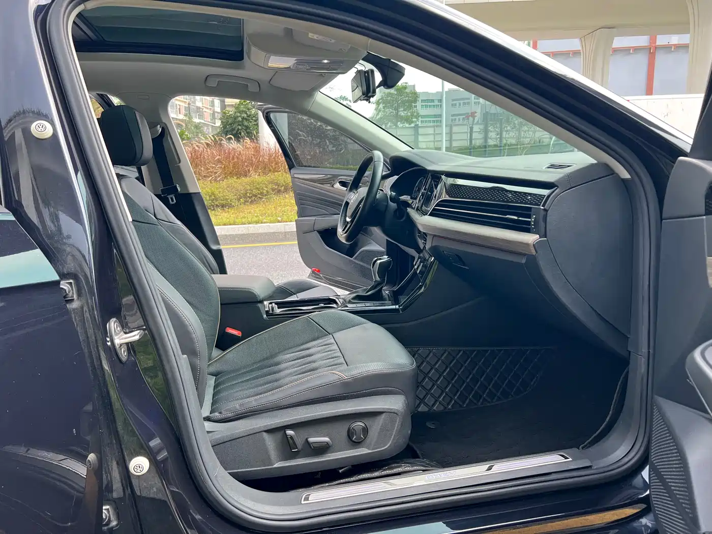 Volkswagen Passat New Energy 2019 430PHEV Hybrid Luxury Edition фото 13