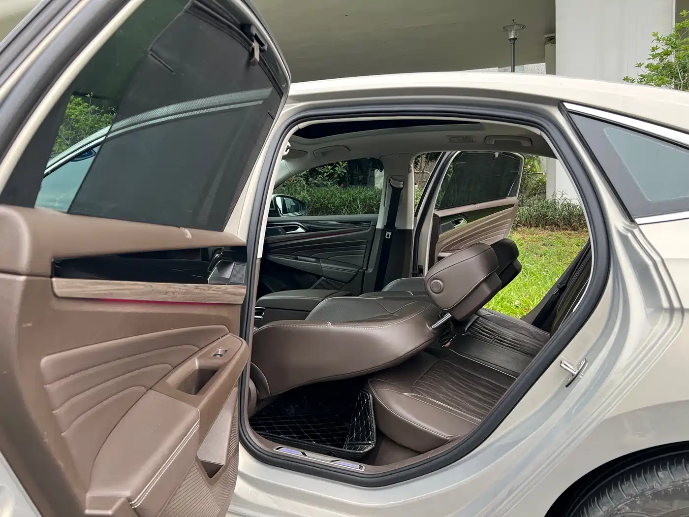 Volkswagen Passat New Energy 2019 430PHEV Hybrid Luxury Edition фото 15