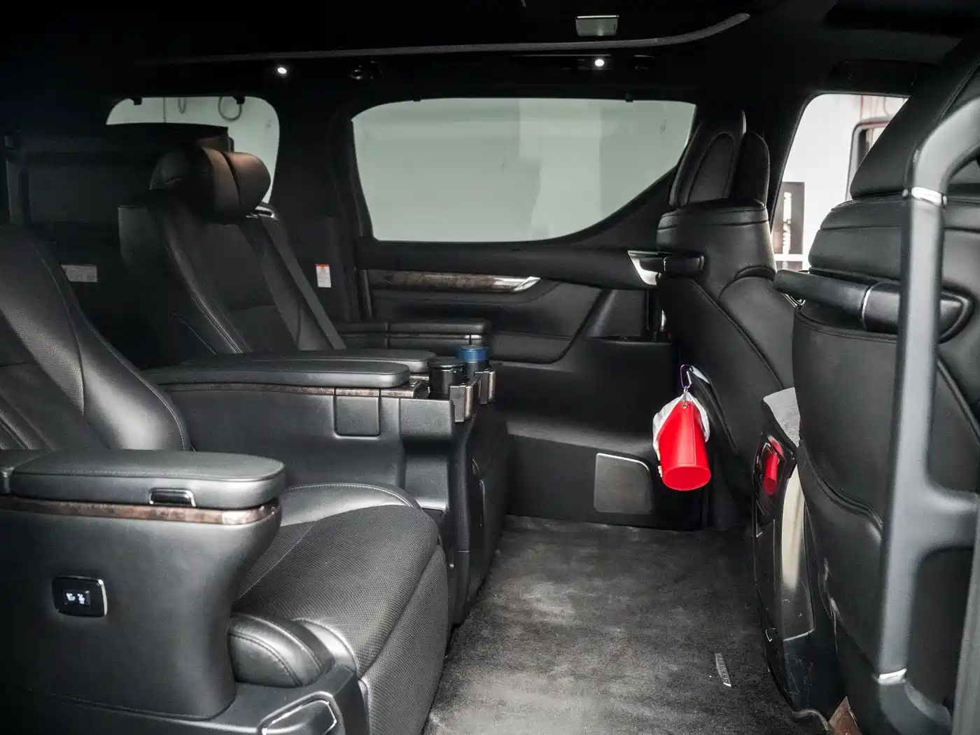 Toyota Alphard 2019 Hybrid 2.5L Premium Edition фото 15