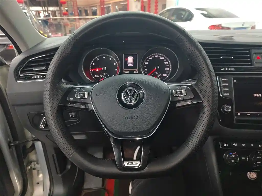 Volkswagen Tiguan L 2018 330TSI Automatic 2WD Luxury Edition фото 7