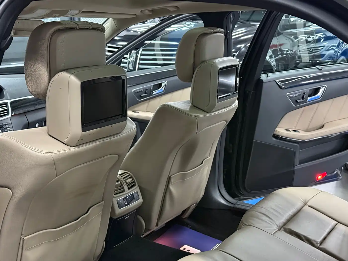 Mercedes-Benz E-Class 2010 E 300 L Fashion фото 12
