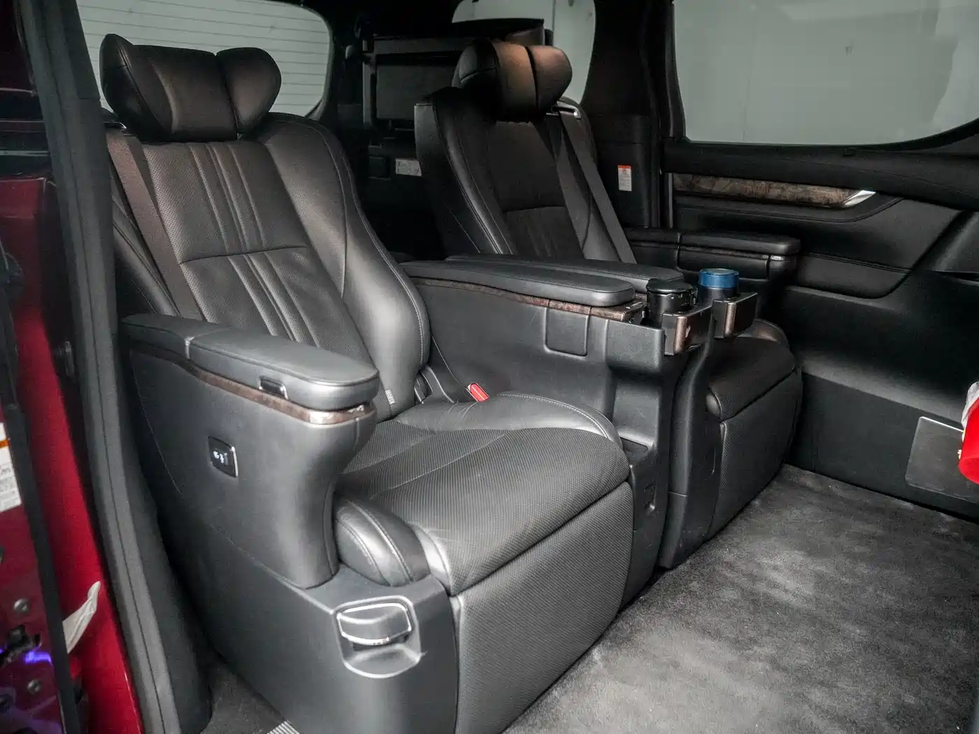 Toyota Alphard 2019 Hybrid 2.5L Premium Edition фото 14