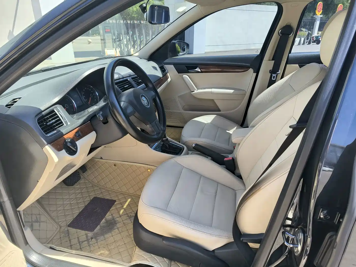 Volkswagen Lavida 2013 2013 1.6L Automatic Luxury Edition