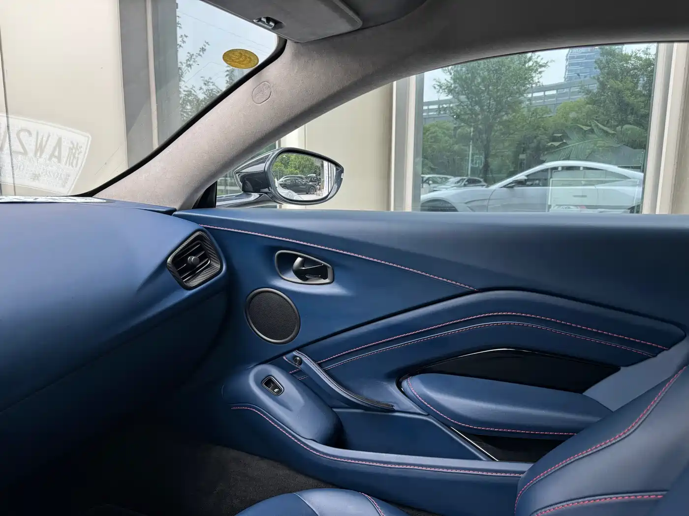 Aston Martin V8 Vantage 2018 4.0T V8 Coupe фото 19