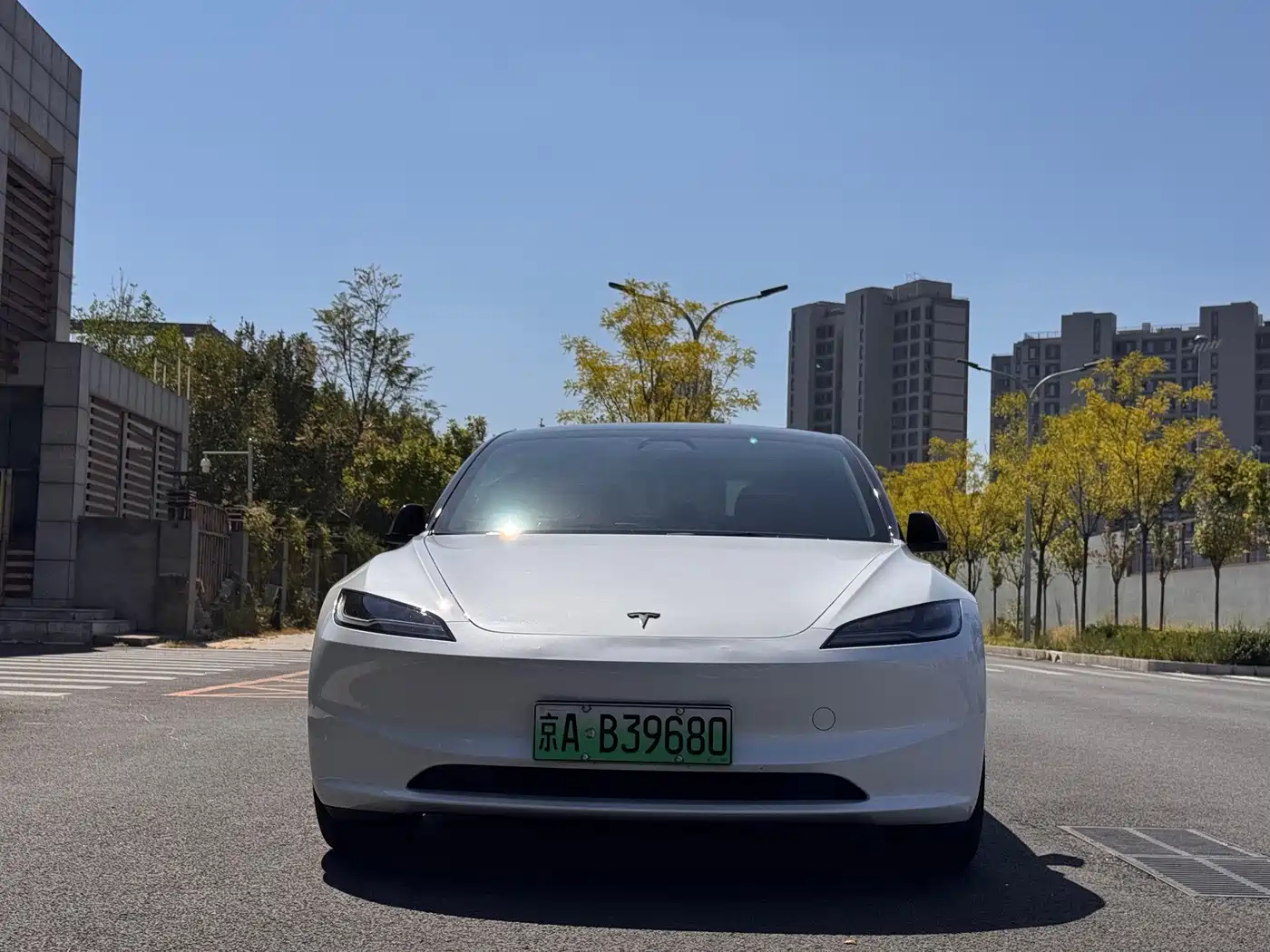 Фото 2 - Tesla Model 3
