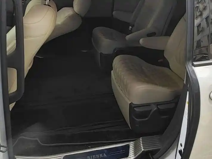 TOYOTA SIENNA