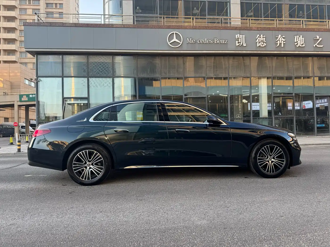 MERCEDES-BENZ E-CLASS