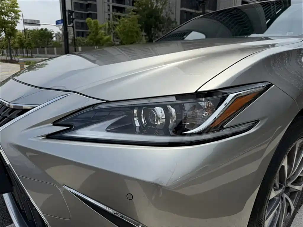 Lexus ES 2022 200 Excellence Edition фото 23