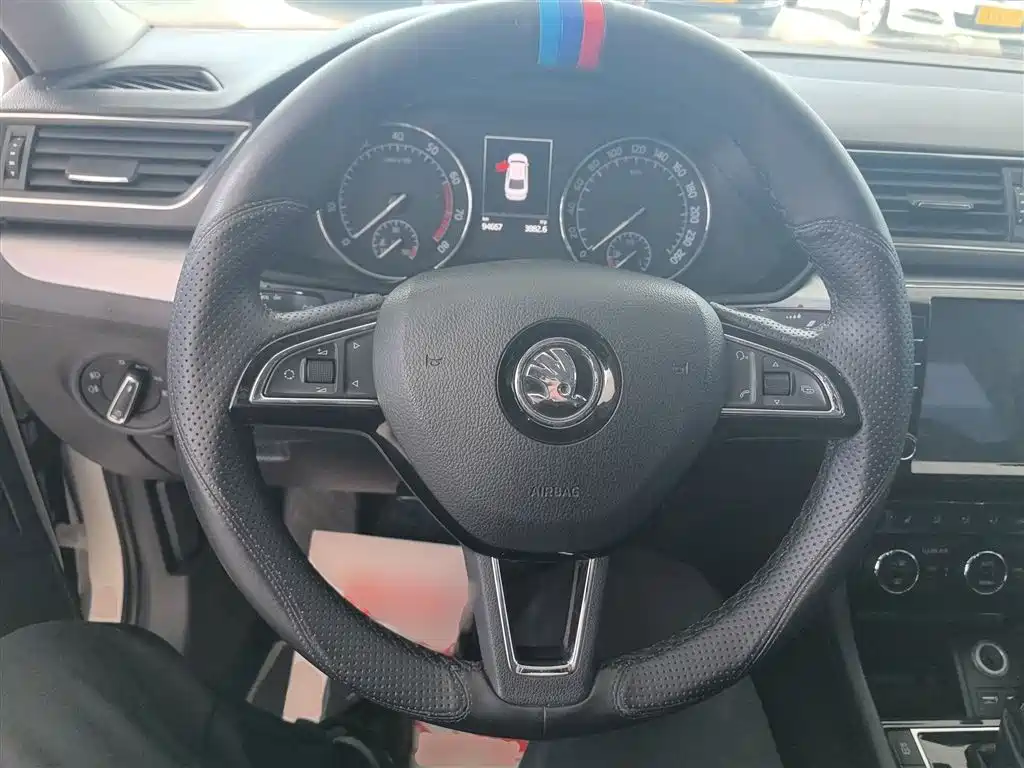 Škoda Superb 2016 TSI280 DSG Pioneer Edition фото 11