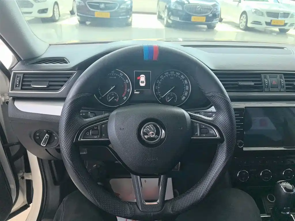 Škoda Superb 2016 TSI280 DSG Pioneer Edition фото 10