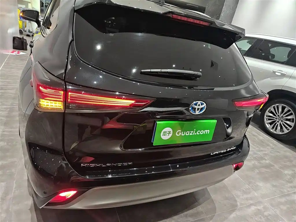 TOYOTA HIGHLANDER