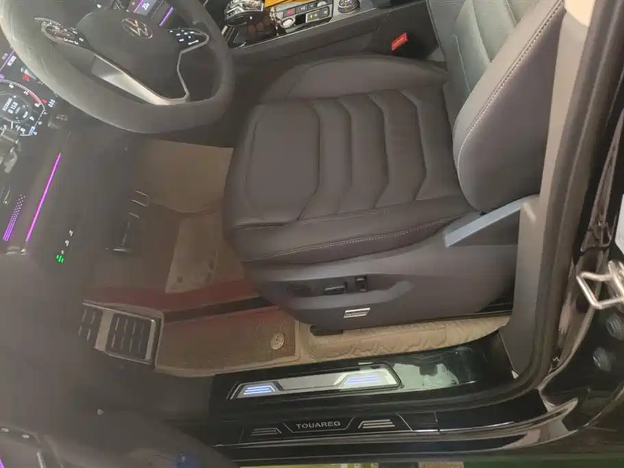 Volkswagen Touareg 2023 3.0TSI R-Line Black Sports Package фото 9