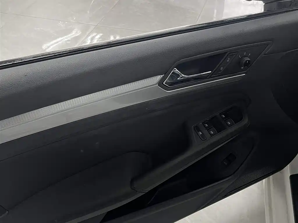 Volkswagen Lamando 2021 230TSI DSG Fashion Edition фото 4