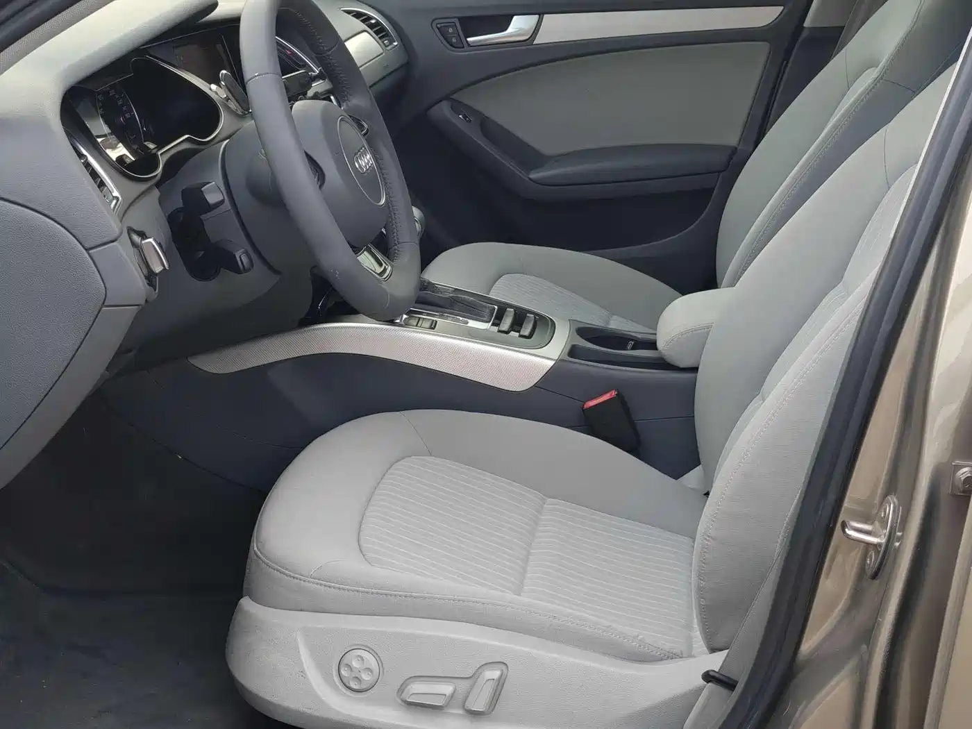 Audi A4L 2013 35 TFSI Automatic Standard фото 4