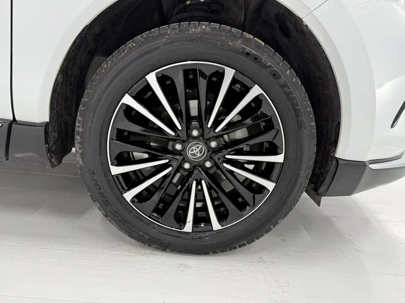 Toyota Venza 2022 Dual Engine 2.5L CVT 4WD Supreme фото 23