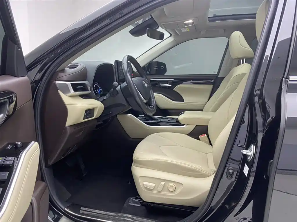 TOYOTA HIGHLANDER