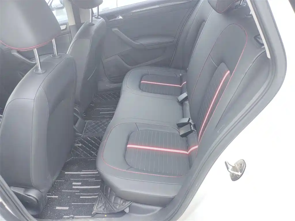 Škoda Skoda Rapid Spaceback 2020 1.5L Auto Comfort фото 13