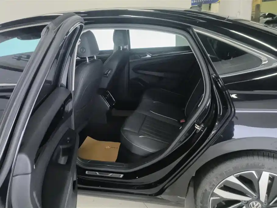 Volkswagen Passat 2022 330TSI Starlight Elite Edition фото 11
