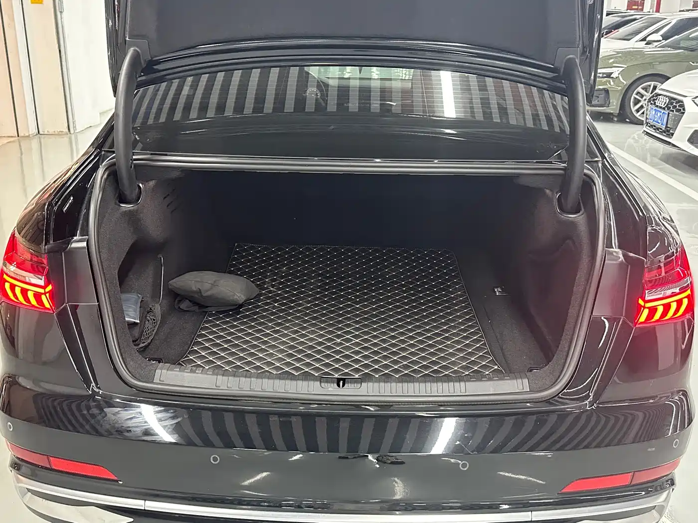 Фото 7 - Audi A6L