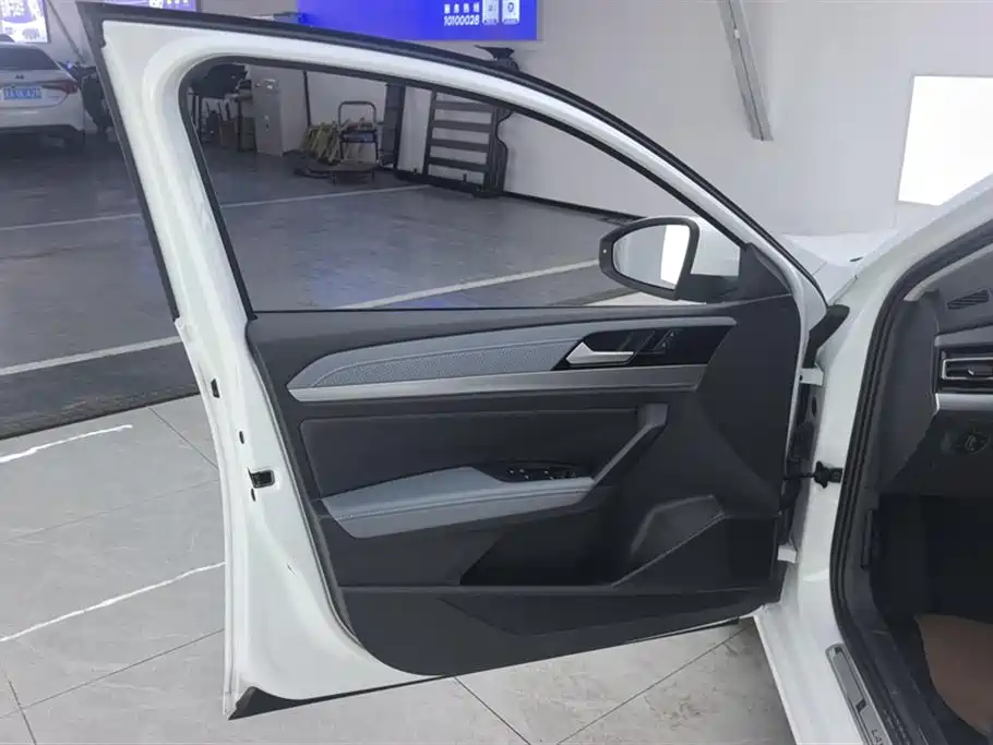 Volkswagen Lavida 2024 Model 1.5L Automatic 5 Million Edition фото 7