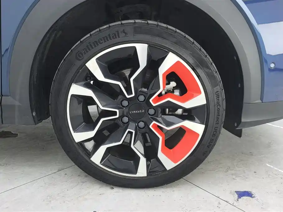Lynk & Co 06 2020 1.5T Halo фото 6