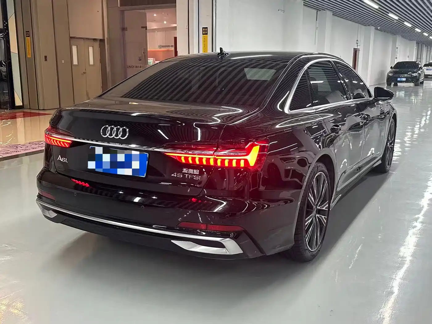 Фото 17 - Audi A6L